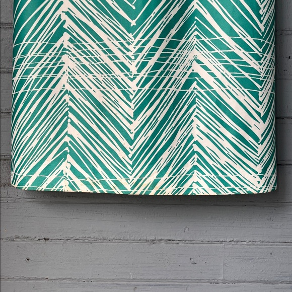 70’s Green Chevron Tie-Neck Dress - Picture 7 of 12